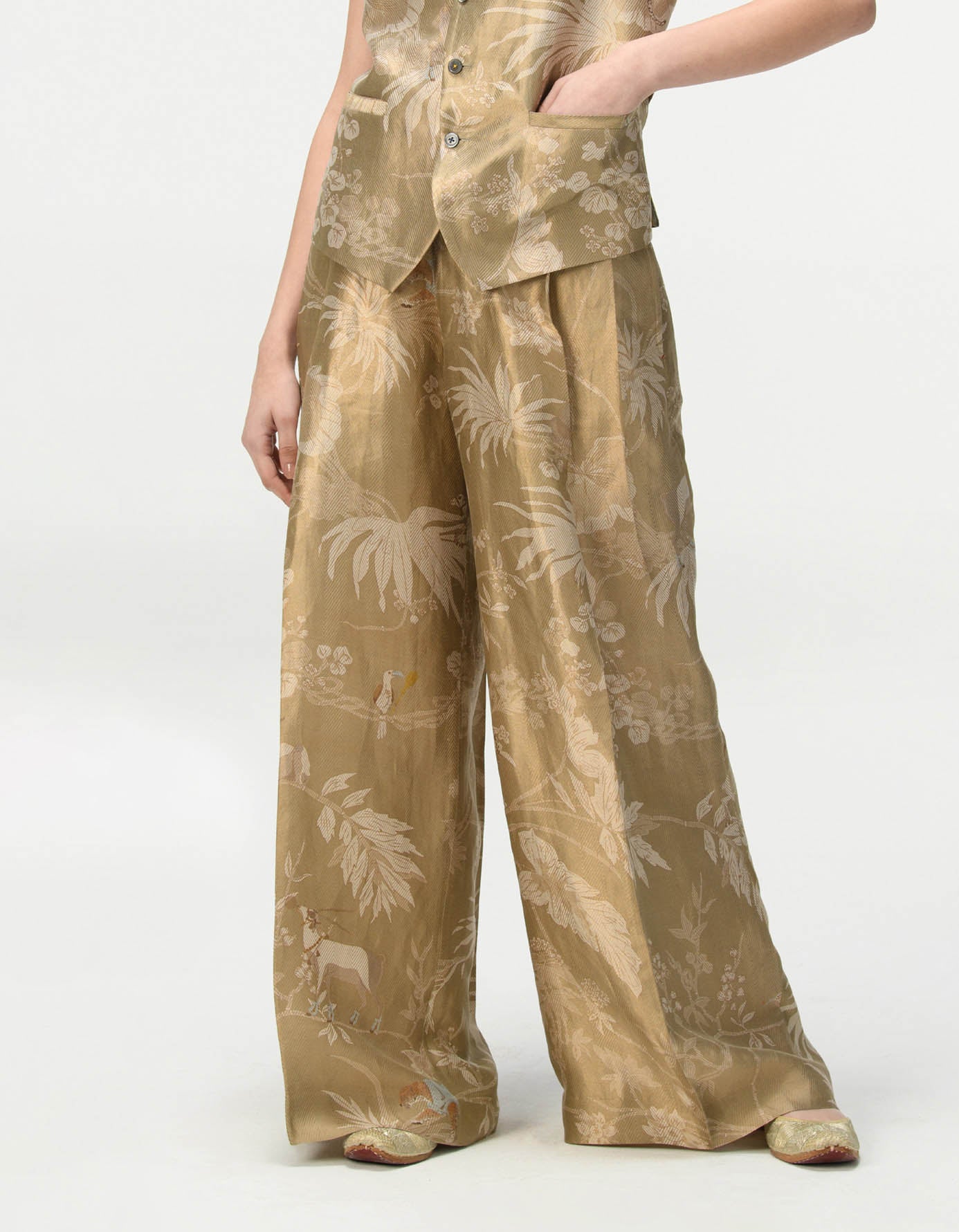 Magenta tanchoi kurta and brocade palazzo pants set available only at  Pernia's Pop Up Shop. 2024